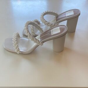 Dolce Vita “Noel” size 8 Pearl Embellished Cream Sandals